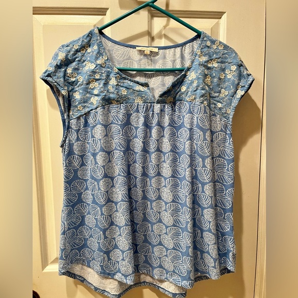 Cap sleeve, embroidered neckline knit top - Picture 2 of 7